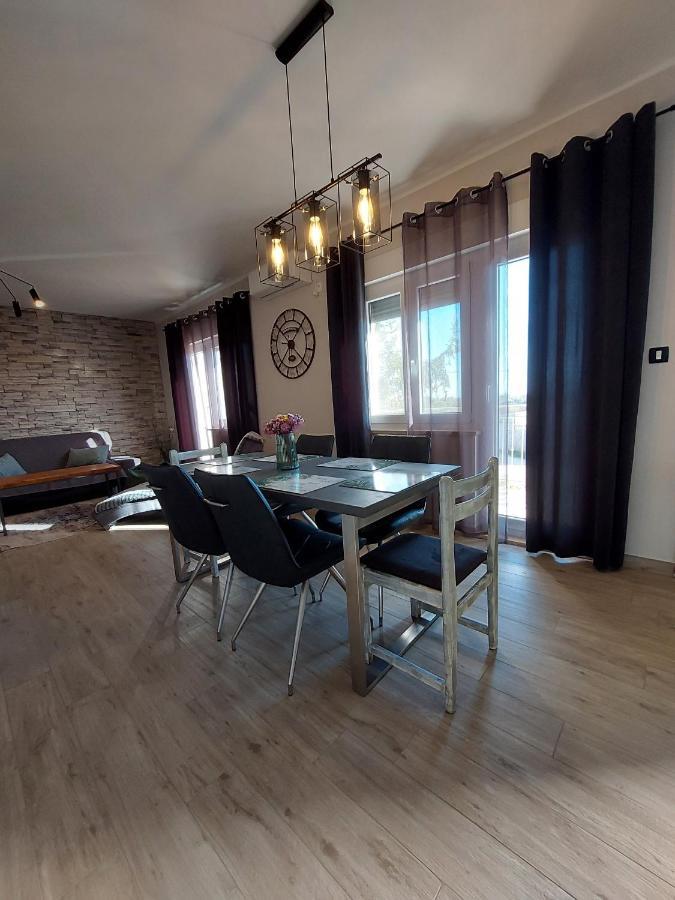 Family Apartment Cathy Galižana المظهر الخارجي الصورة
